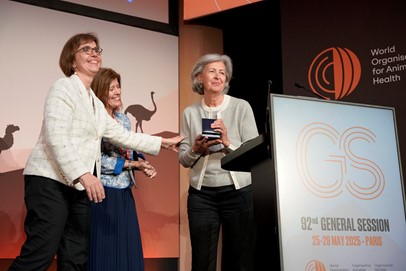 WOAH gold medal - Dr Beth Cookin, Dr Eloit.jpg