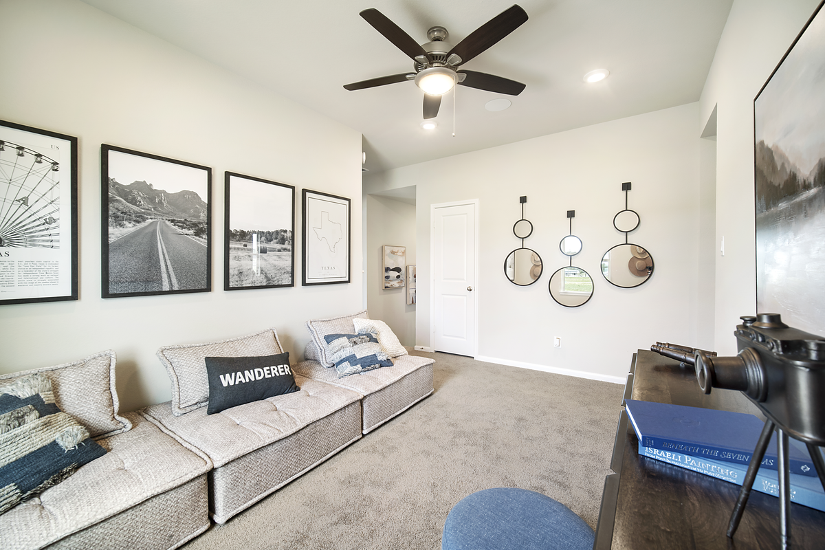 versatile gameroom with carpet flooring