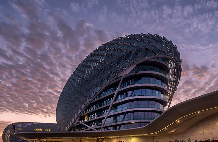 انعم بالإقامة معنا