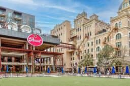 Minutes From The Historic Pearl