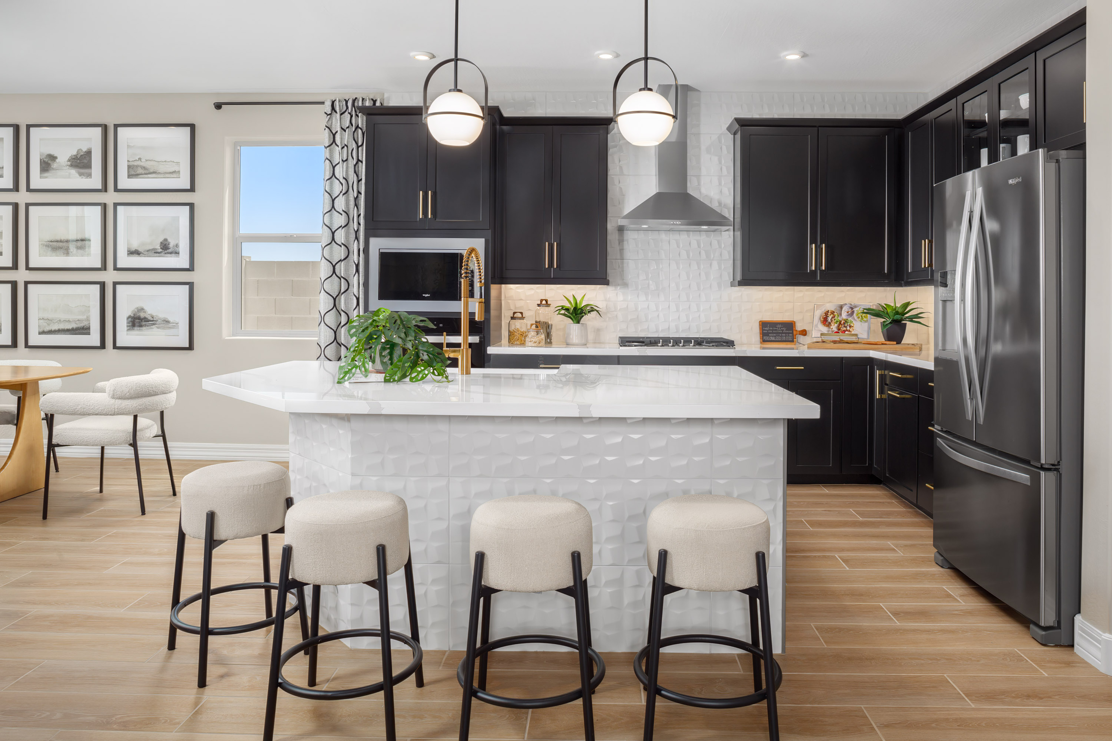 afd94421-1e53-45eb-b0d3-c0d3a44e98d3