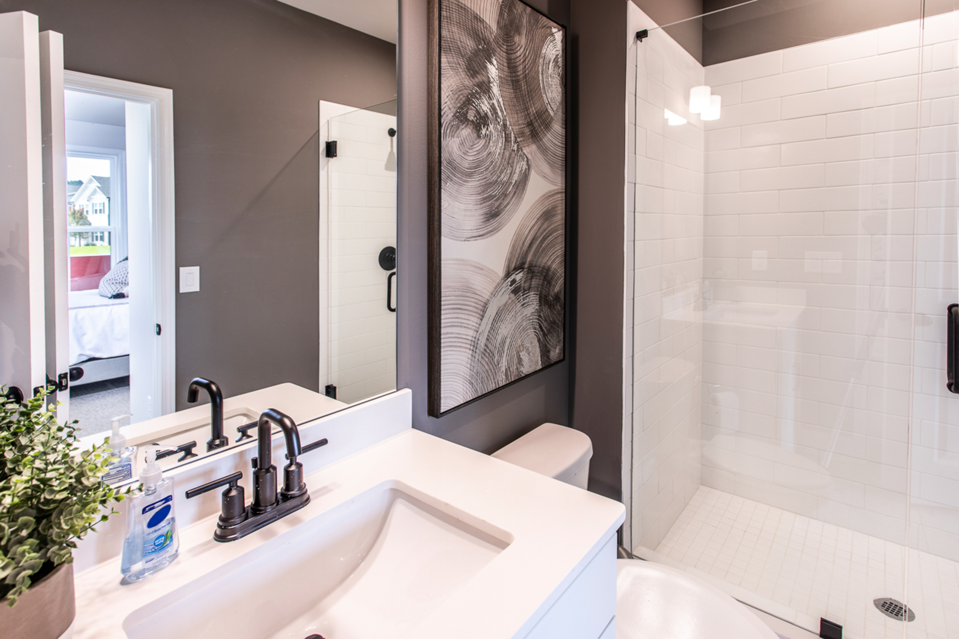 b5930947-8bf1-4b06-86c9-5f63326209df