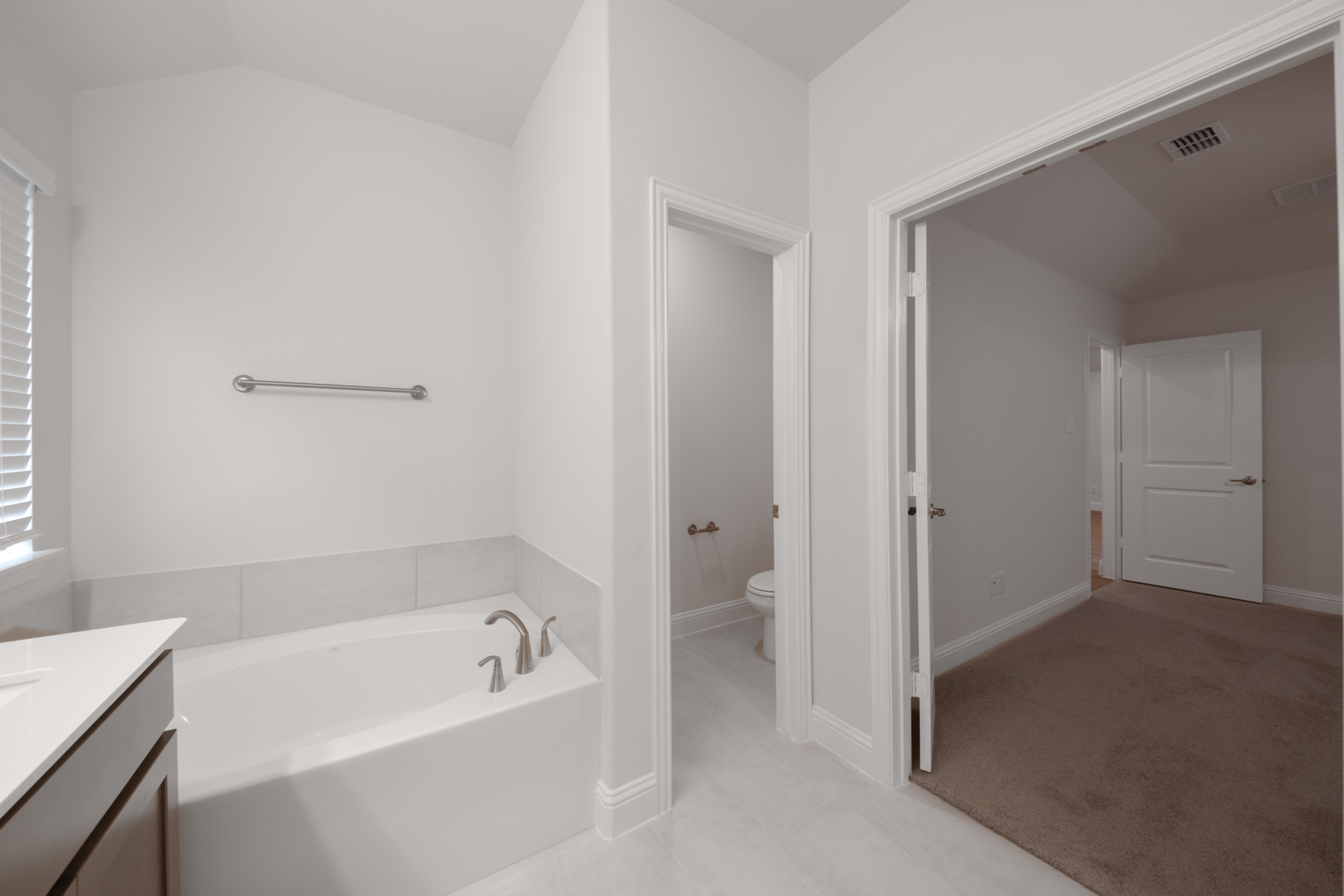 ddcb3962-09e9-40b2-8973-ca3492c27ea4