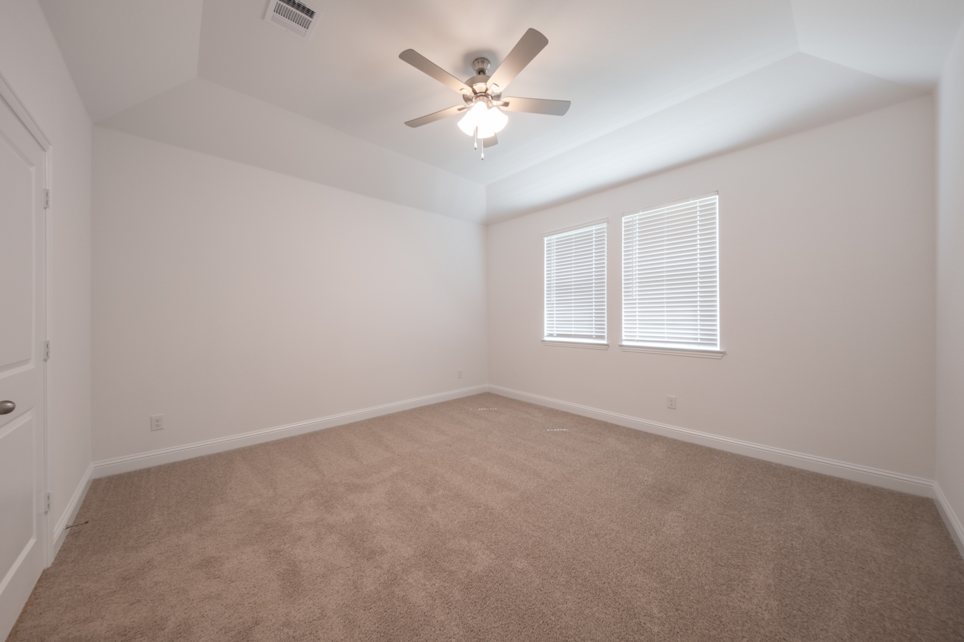 e01ab892-1aef-4b78-9320-e2f04a8a3de1