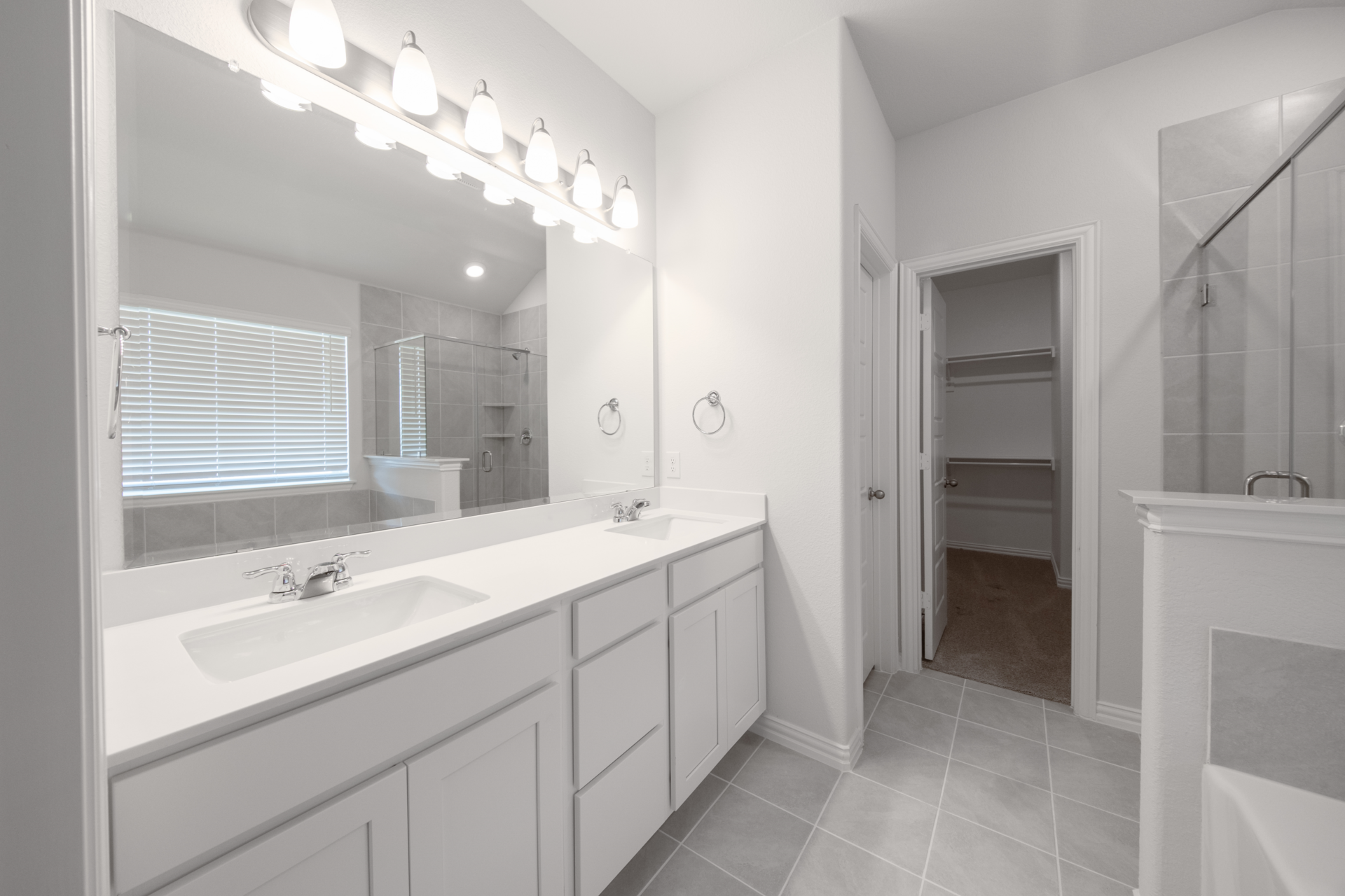 e0393301-2517-438f-a8d4-7be0f580709b