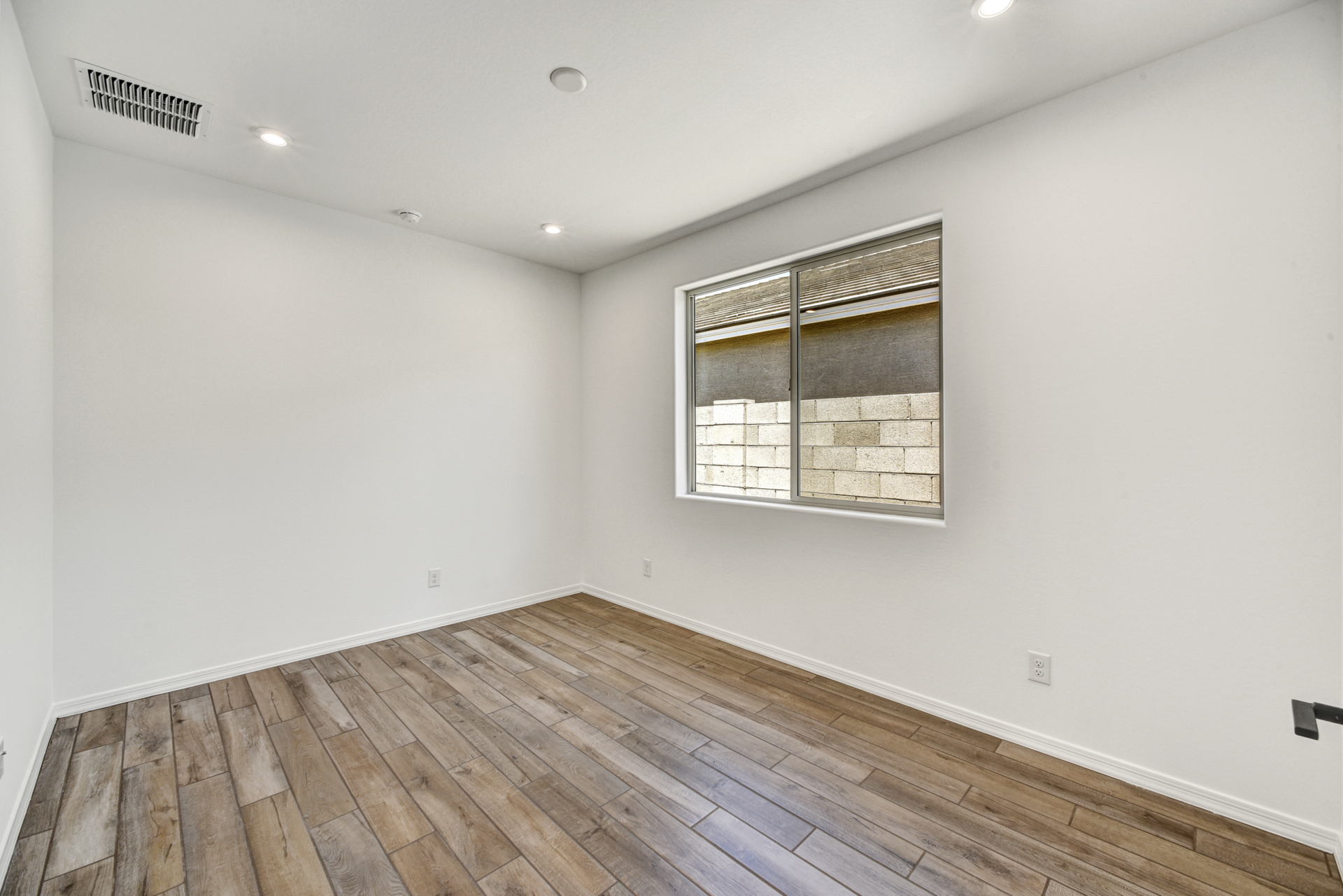 e34fd027-eb83-4e5d-bd9c-daaf3c21bc2a