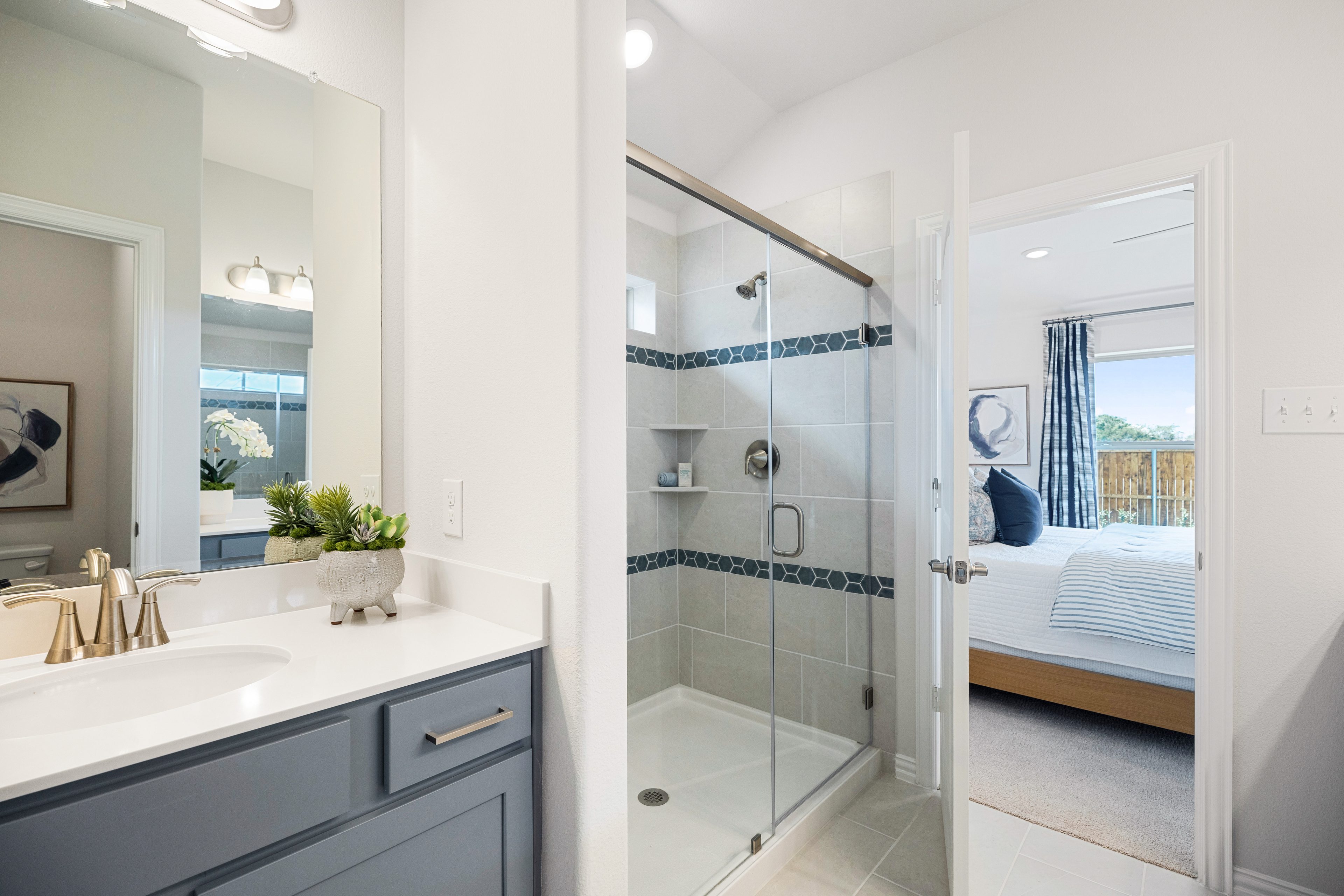 ebd87c52-322c-475e-bc5d-70e9e62d1298