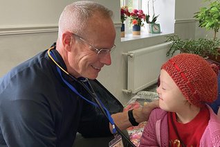 Dr. James O’Bryon, a member of Father Raymond F. Dugan Council 935 in Reynoldsville, Pa., treats a young Ukrainian refugee in Moldova during a medical mission trip in September 2022.