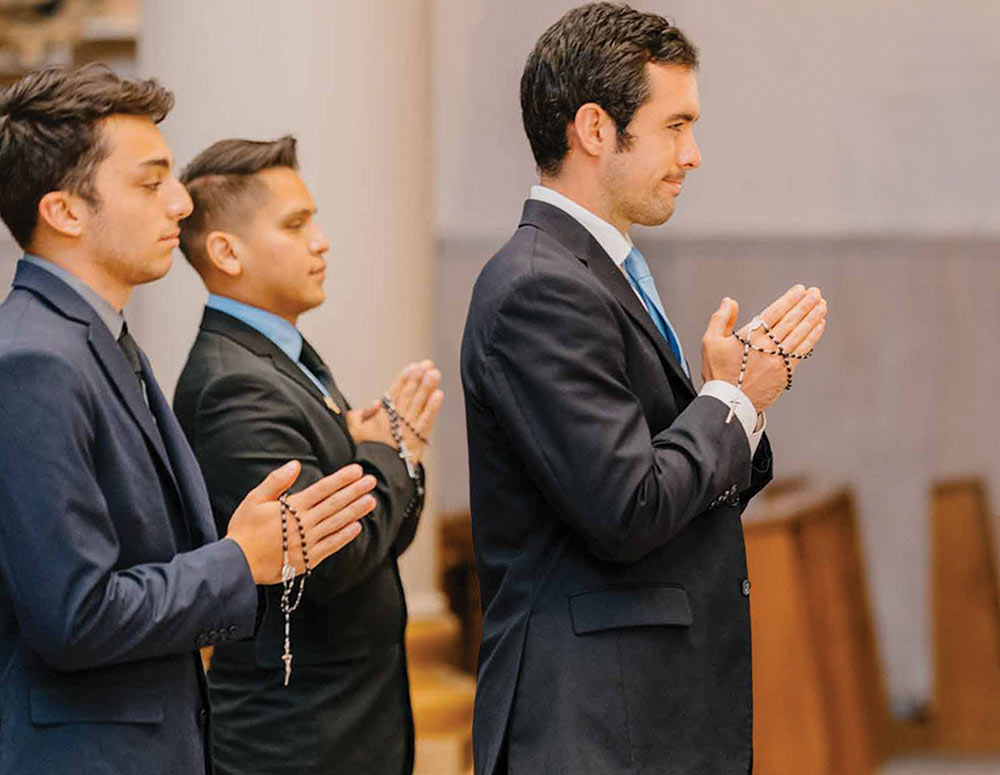 New members are invested with the rosary at an Exemplification of Charity, Unity and Fraternity in Franklin, Tenn.