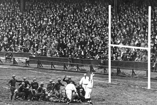 Jack Chevigny scores a touchdown “for the Gipper” in the third quarter to tie the game against Army at Yankee Stadium Nov. 10, 1928 Photo by Underwood Archives/Getty Images
