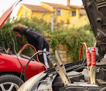 Kabli za vžig, nameščeni na akumulator vozila