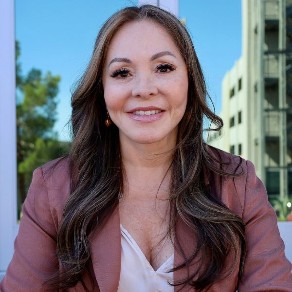 Jeny Retis, Loan Consultant photo