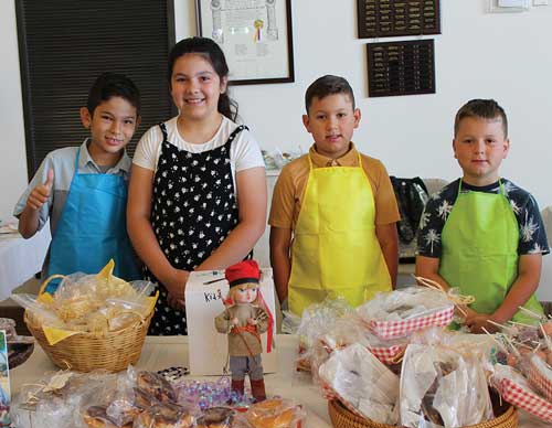 Led by 9-year-old Vivian Vecchio, children of members of Father McGovern Council 10494 in Apple Valley, Calif., sell baked goods to benefit the Order’s Ukraine Solidarity Fund.