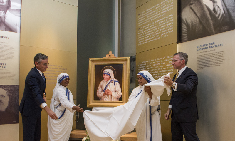 Odsłonięcie portretu kanonizacyjnego świętej Matki Teresy z Kalkuty