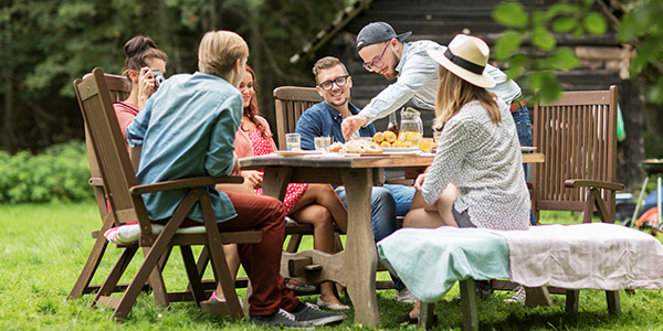 friends eating outdoors